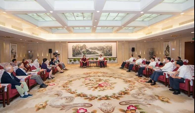 热烈祝贺国医大师葛琳仪教授荣获浙江省首届“医师终身荣誉”称号