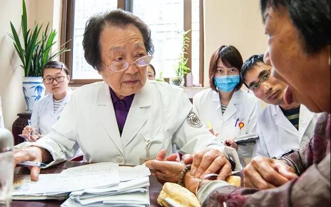 热烈祝贺国医大师葛琳仪教授荣获浙江省首届“医师终身荣誉”称号