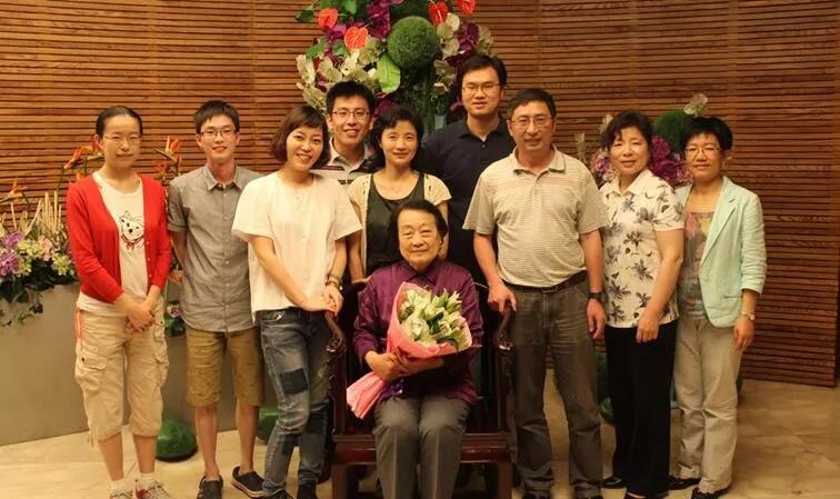 热烈祝贺国医大师葛琳仪教授荣获浙江省首届“医师终身荣誉”称号