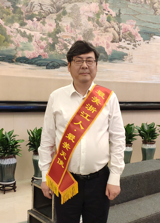 喜报！我院黄小民教授荣获浙江省仁心仁术奖、中医药抗疫团队荣获浙江省“最美浙江人·最美天使”称号